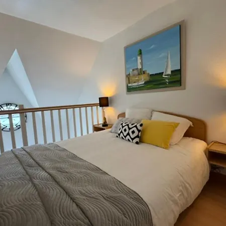 With Sea View Terrace And Swimming Pool *
